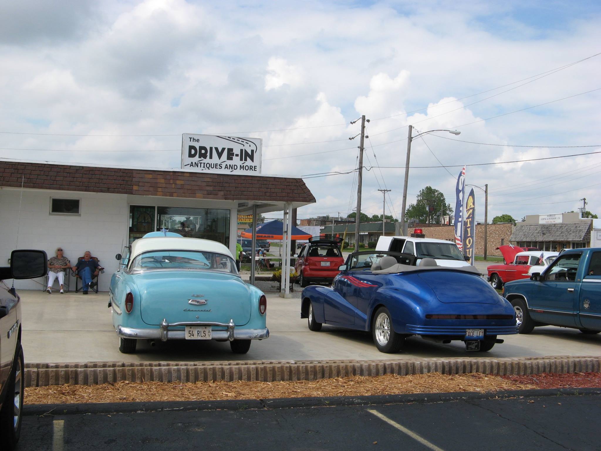 Vinnie's Barbee Q car show at Drive-in Antiques