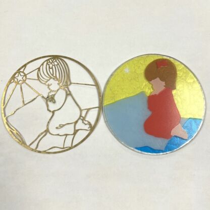 Religious Theme Filigree & Glass -  Girl Praying 98-106B - Image 2